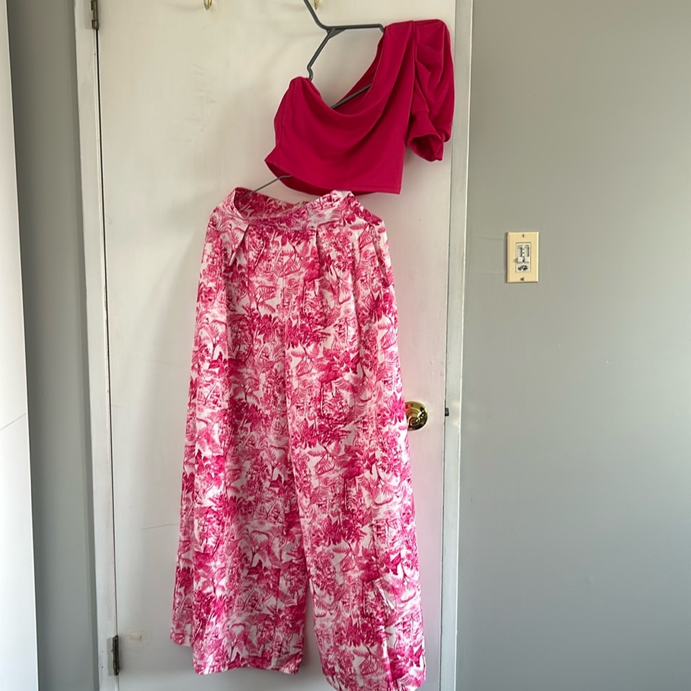 Deep pink and new ( ordered at TikTok shop and got two pairs )